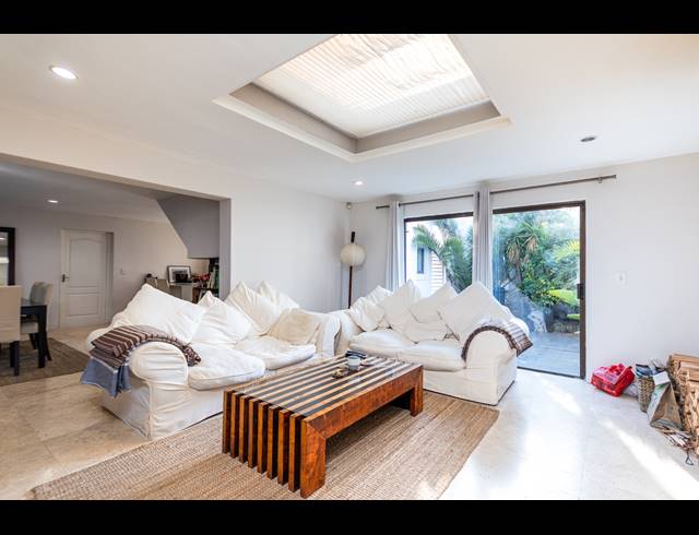 4 BEDROOM HOUSE FOR SALE IN WEST BEACH
